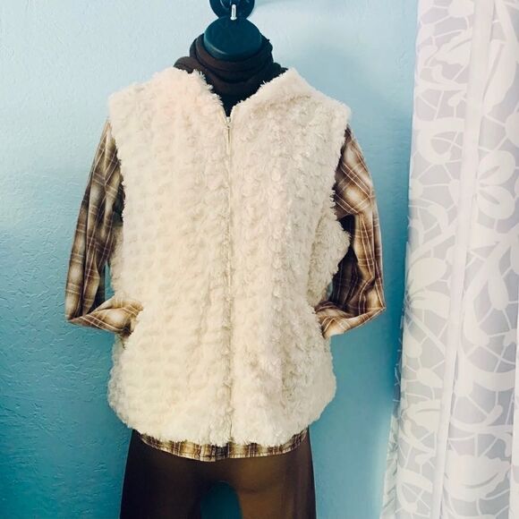 Cejon Jackets & Blazers - Cejon Cream Faux Fur Zip Hoodie Vest Size large